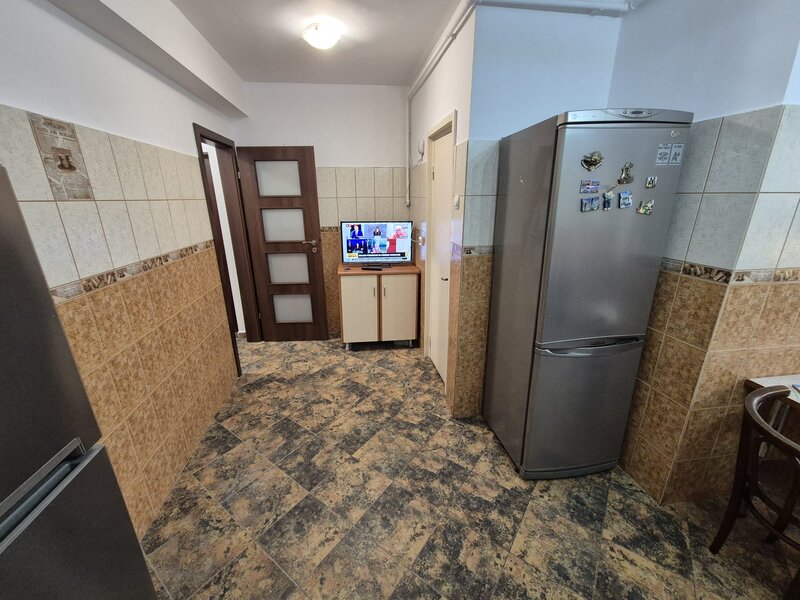 Calea Victoriei, Rond Sfintii Voievozi,